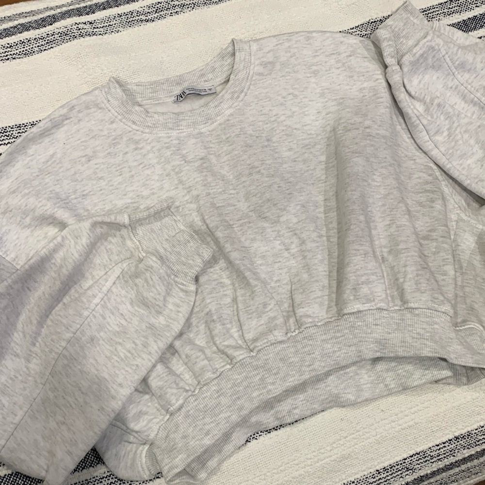Zara Heather Light Gray Cropped Crewneck Sweatshirt